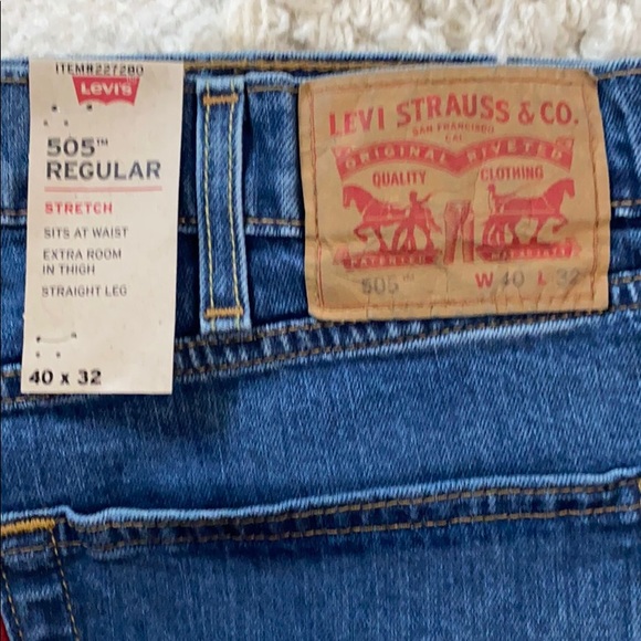 Levis - Picture 2 of 5
